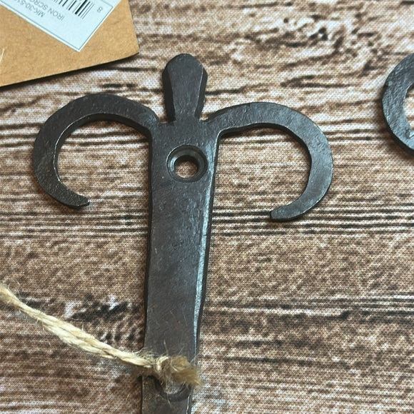 Lot of 9 - Iron Scroll Hooks - NWT - Picture 6 of 6